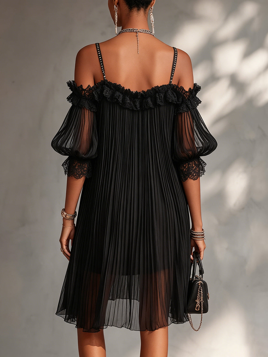 mini vestido negro de muselina con hombros descubiertos. Ginebra