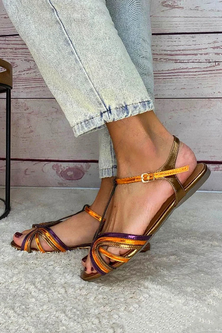 sandalia plana multicolor con detalles decorativos. Viviana