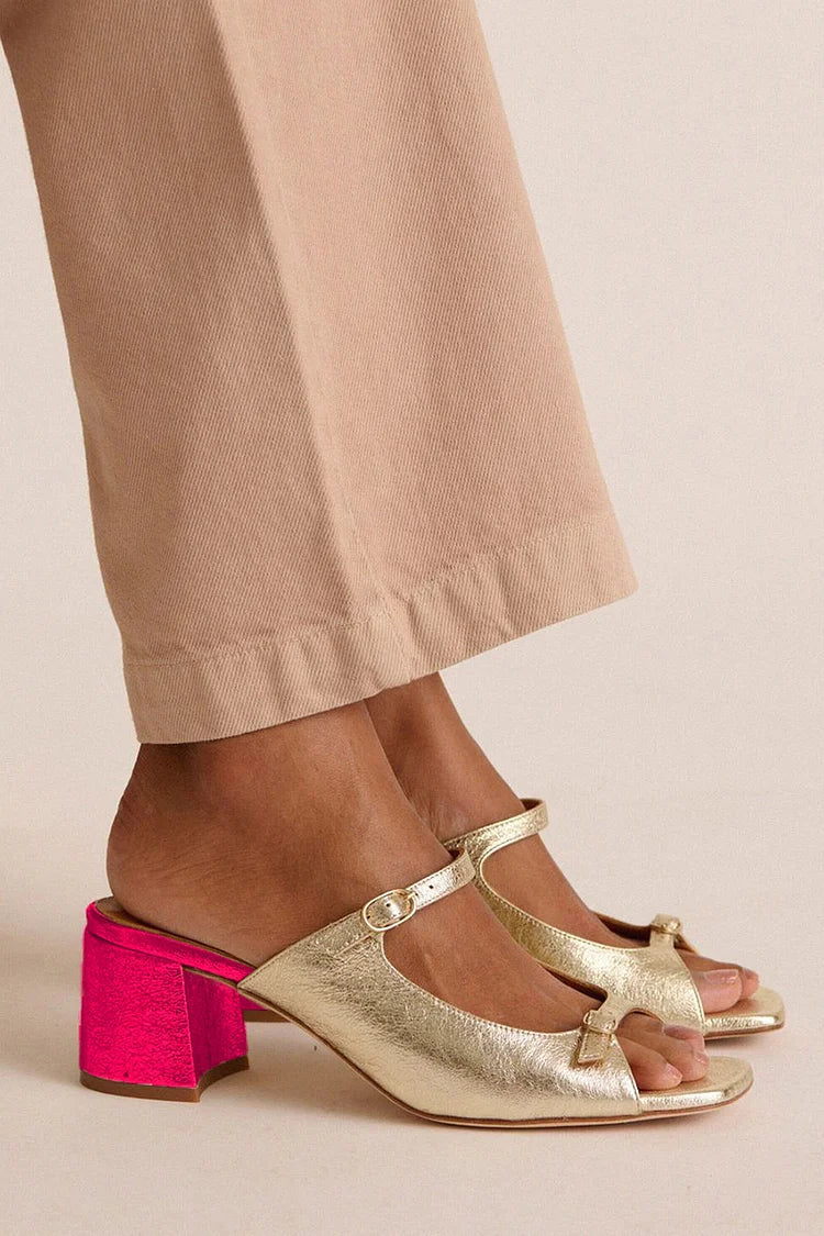 sandalias planas con detalles brillantes. Nerja