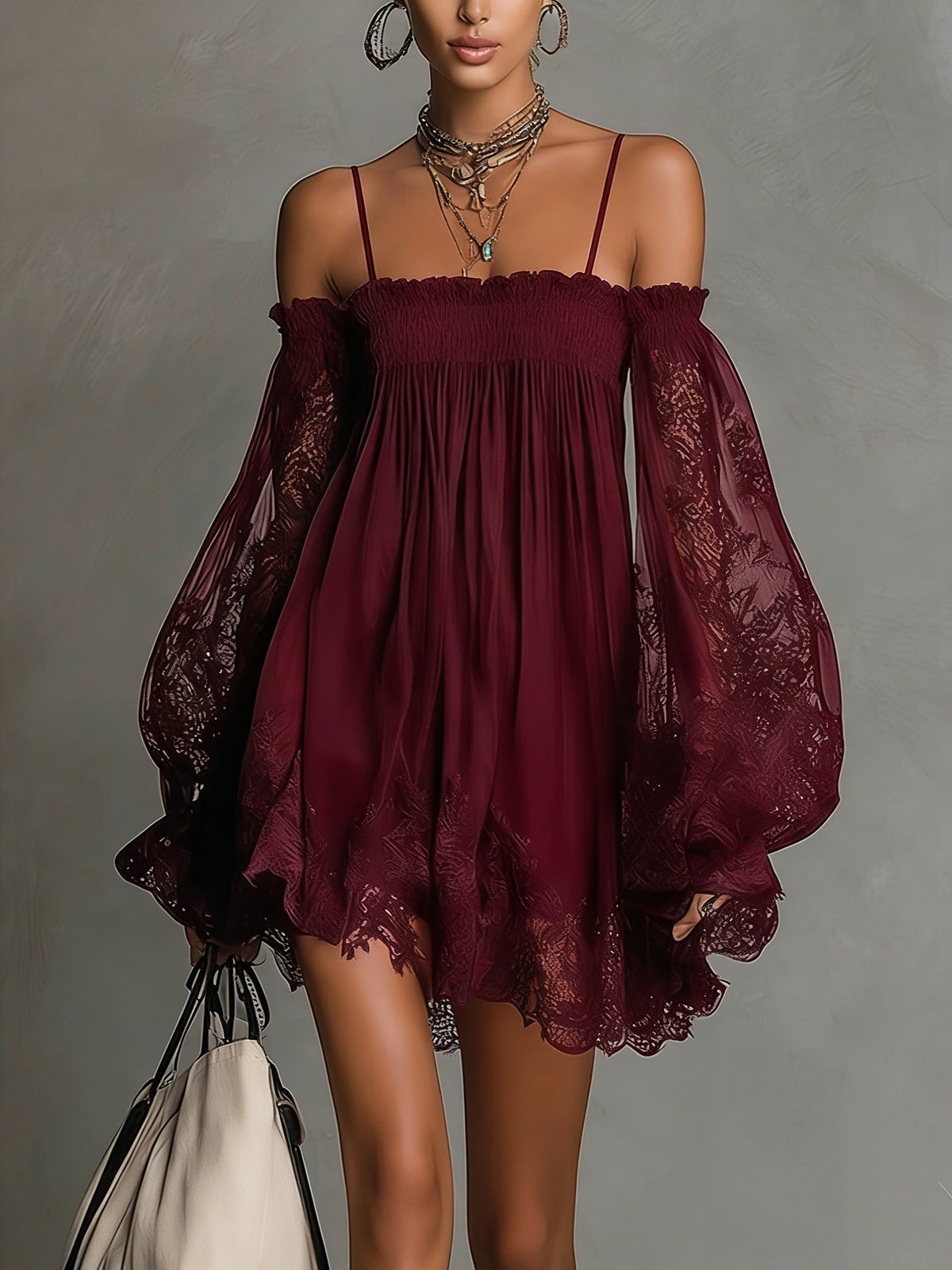 vestido mini de chiffon con encaje y hombros descubiertos. Vejer