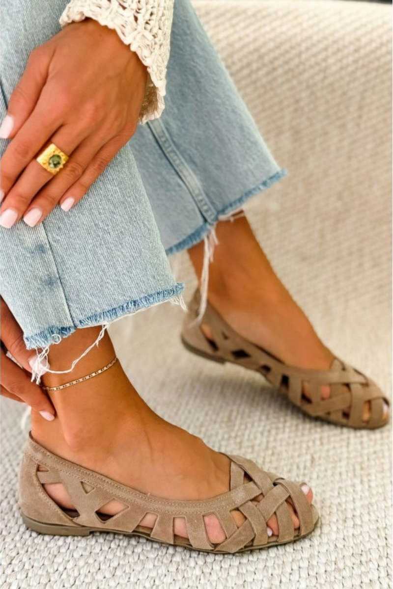 sandalias trenzadas de tiras cruzadas. Begur
