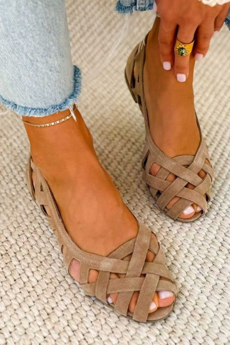 sandalias trenzadas de tiras cruzadas. Begur