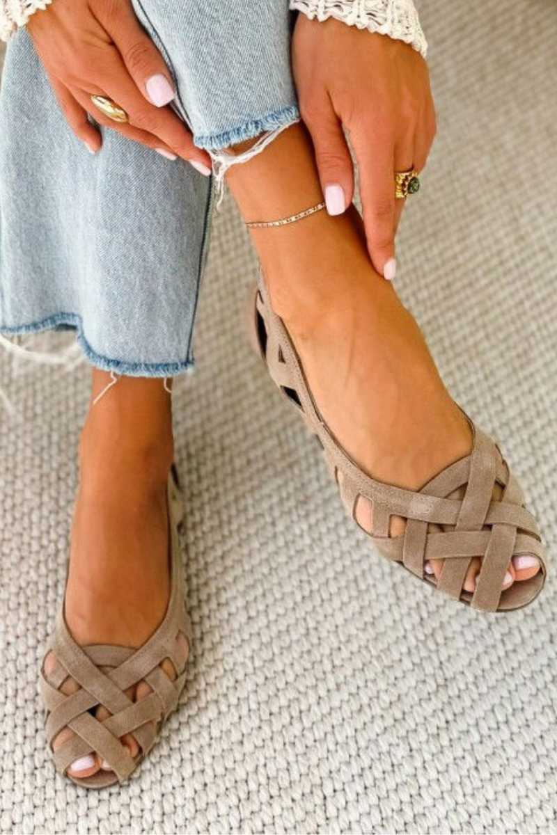 sandalias trenzadas de tiras cruzadas. Begur