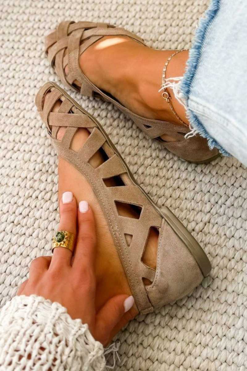 sandalias trenzadas de tiras cruzadas. Begur