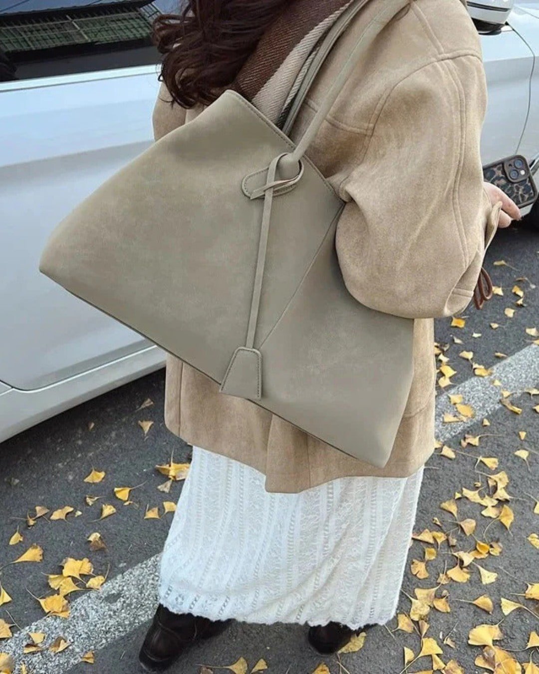tote de piel sintética con maxi capacidad. Mara