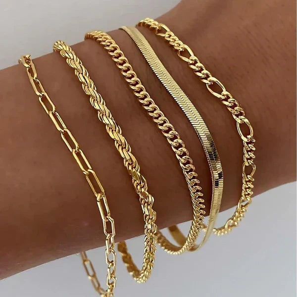 set de 5 pulseras de cadena fina. Llivia