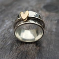 anillo de plata con corazón dorado. Getaria