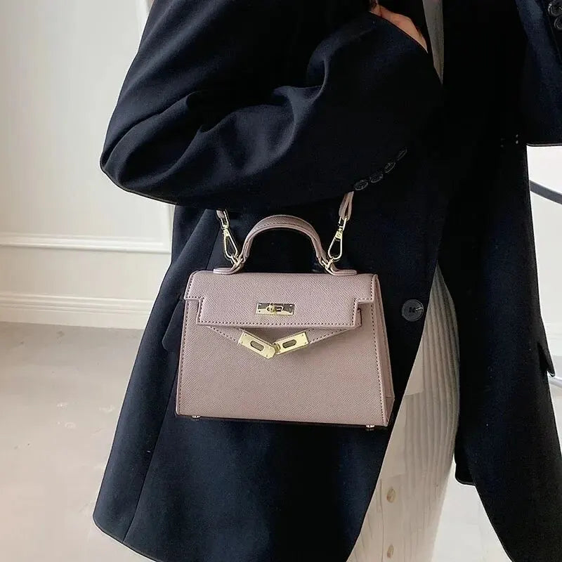 bolso bandolera de piel con solapa. Tarifa