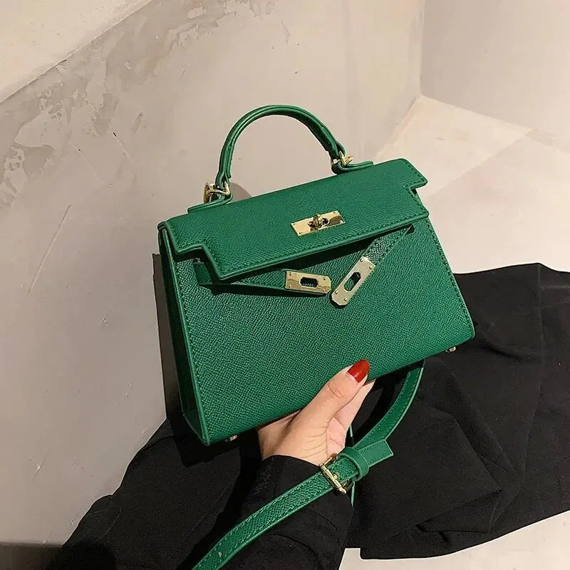 bolso bandolera de piel con solapa. Tarifa