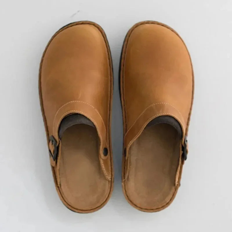 zuecos unisex de cuero vegano. Louan