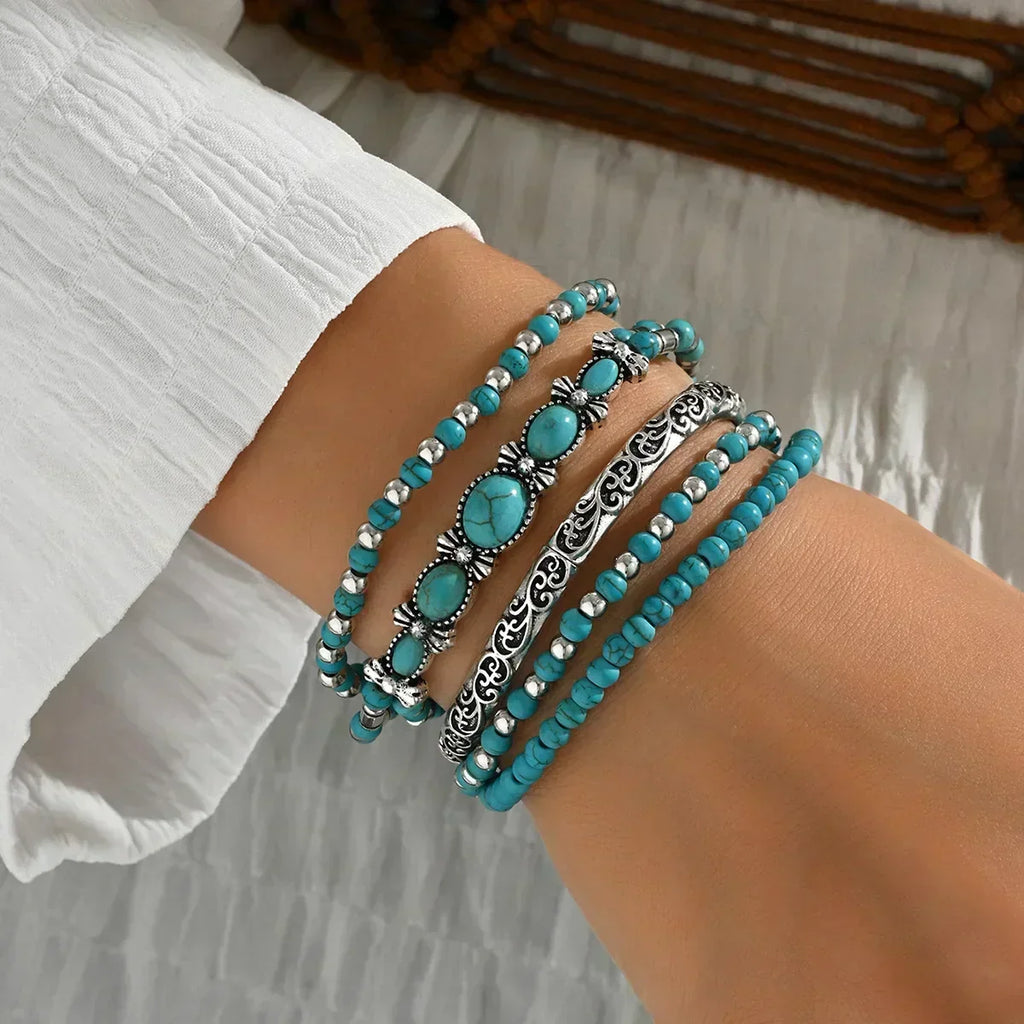 set de pulseras con perlas turquesas y detalles plateados. Diane