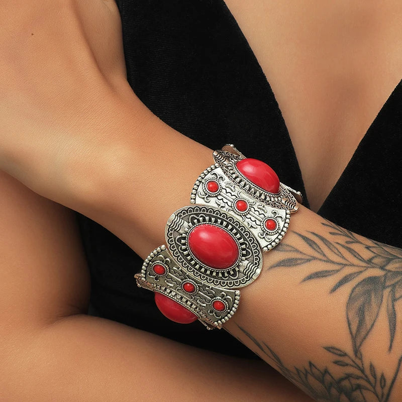pulsera elástica con detalles troquelados y turquesas. Níjar