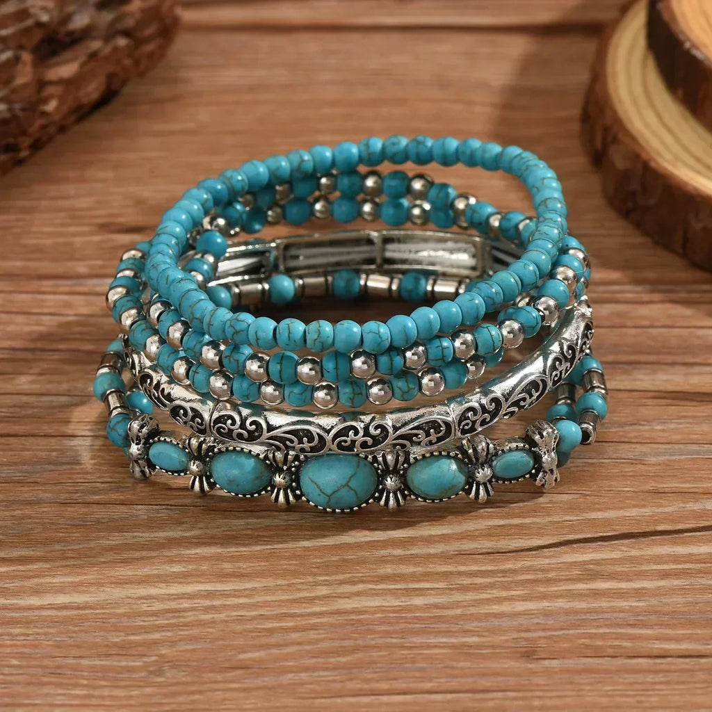 set de pulseras con perlas turquesas y detalles plateados. Diane