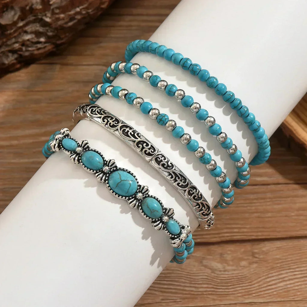 set de pulseras con perlas turquesas y detalles plateados. Diane