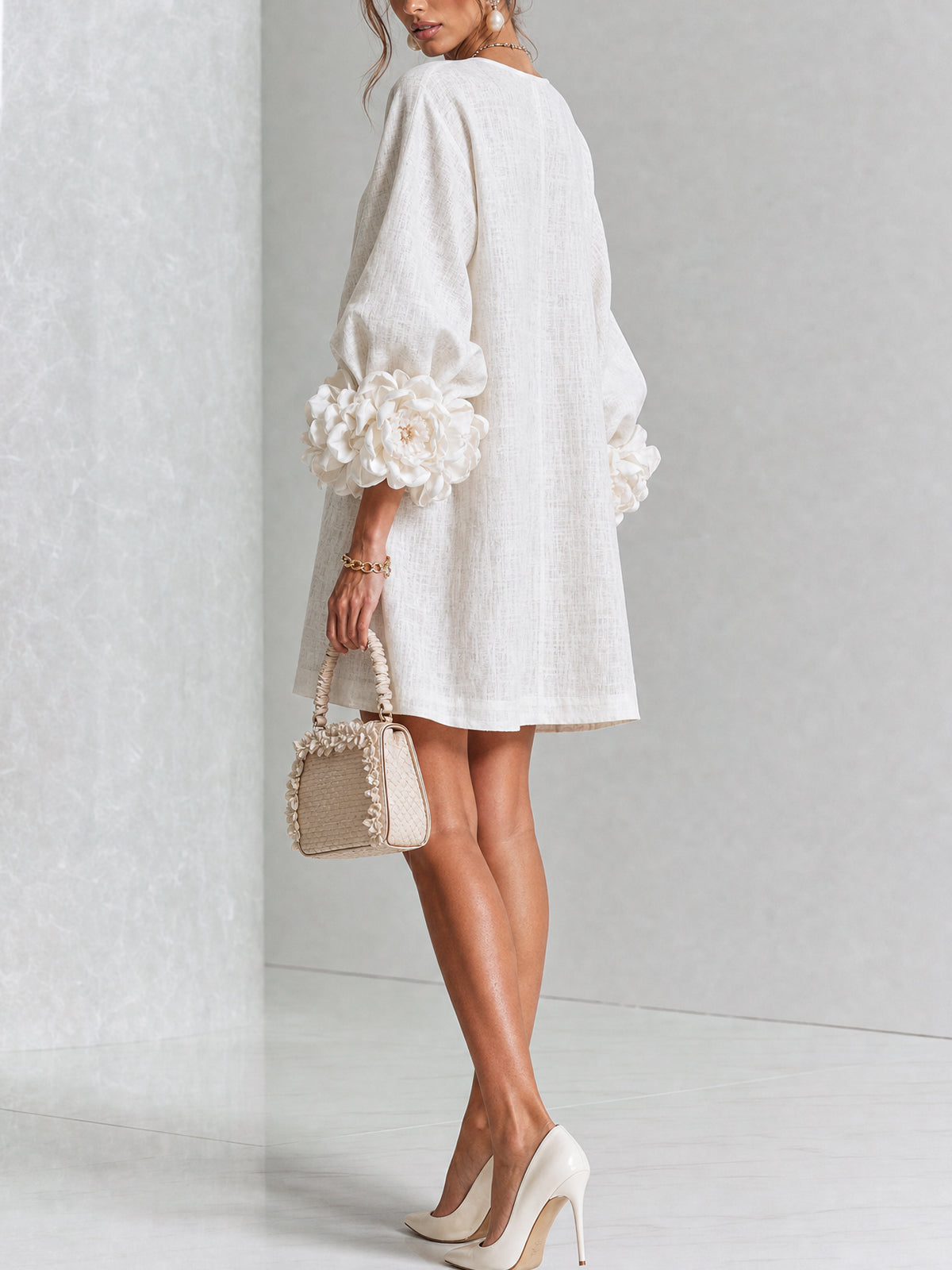 vestido mini con nudo de rosa y botones florales. Rósol