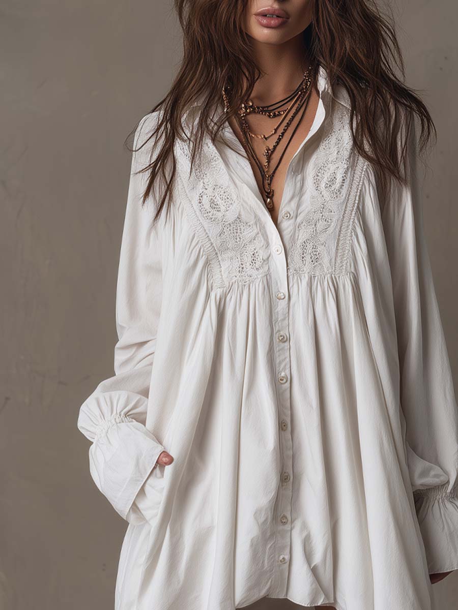 vestido mini de encaje con mangas largas y bajo irregular. Begur