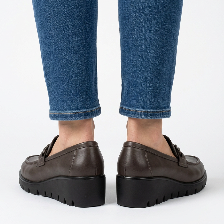 mocasín de piel con strass y plataforma. Ester