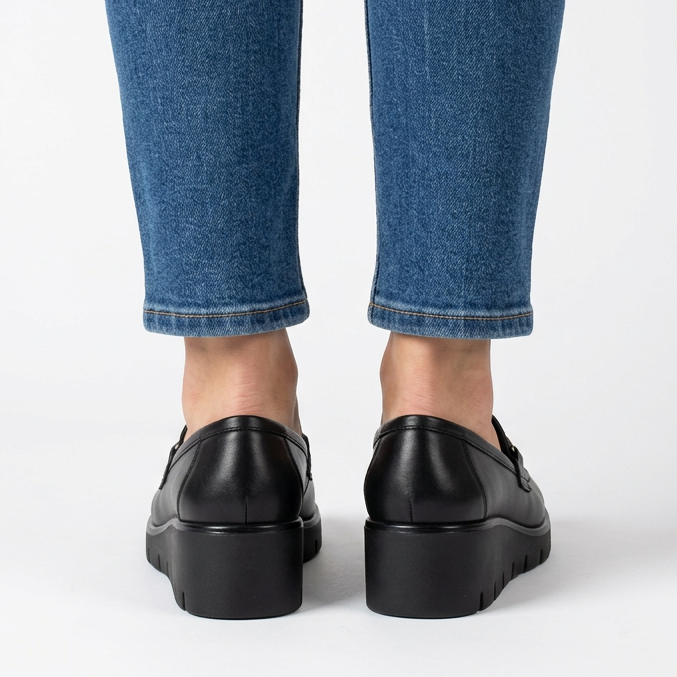 mocasín de piel con strass y plataforma. Ester