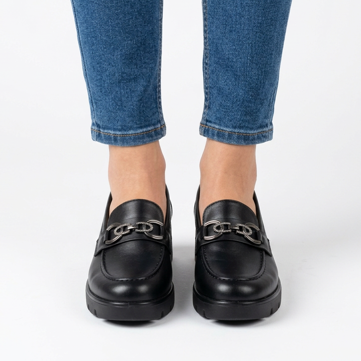 mocasín de piel con strass y plataforma. Ester