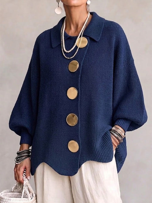 cardigan oversize con cuello pico y botones metálicos. Isadora