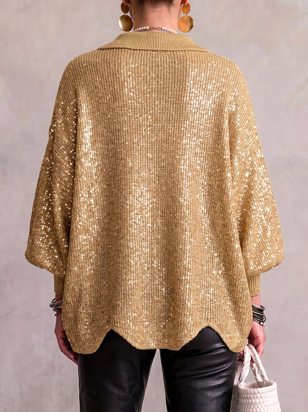 cardigan oversize con cuello pico y botones metálicos. Isadora