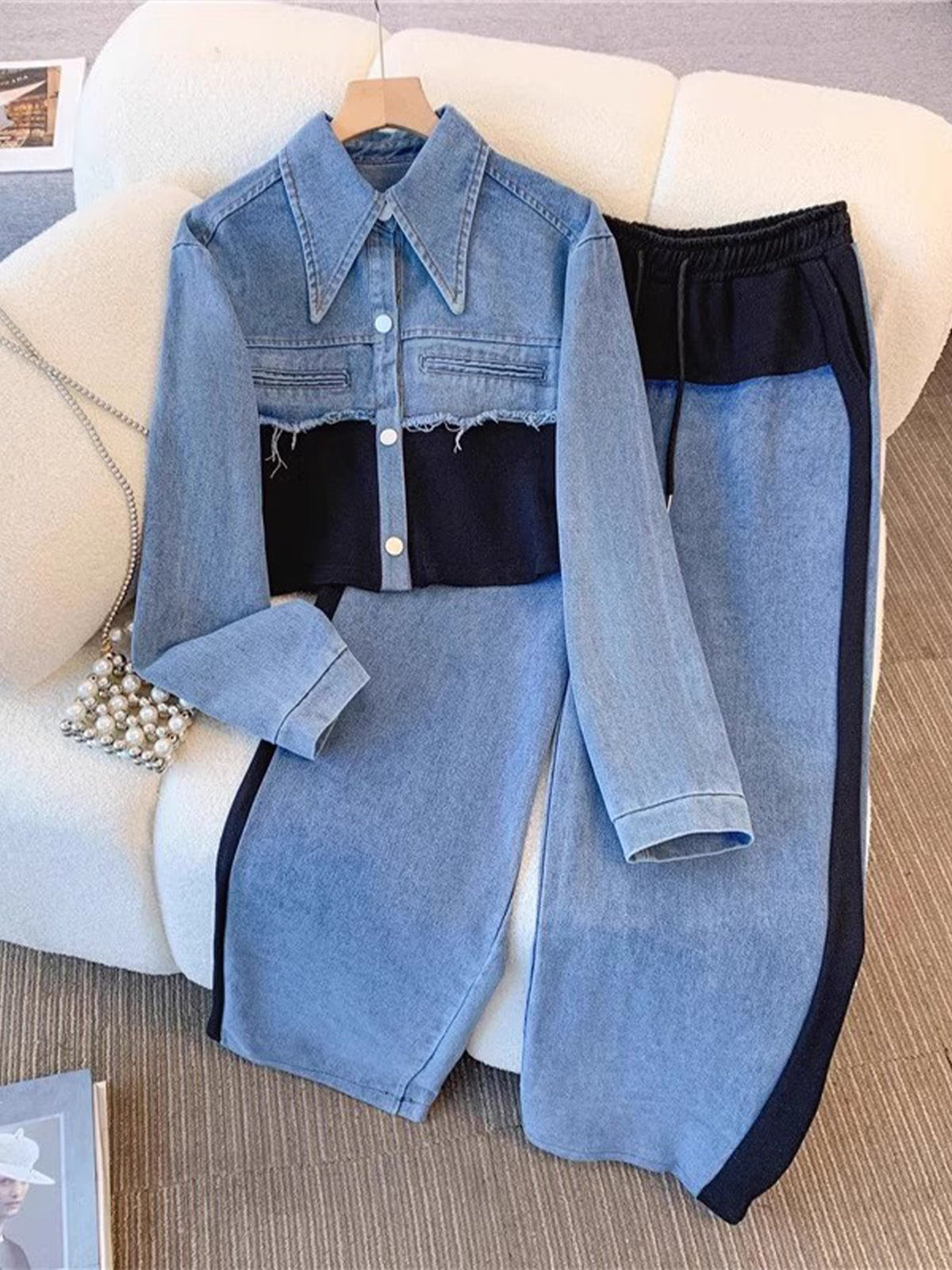 conjunto de chaqueta cropped y pantalón de pernera ancha. Holbrook
